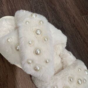 Pearl Faux fur plush fluffy slipper